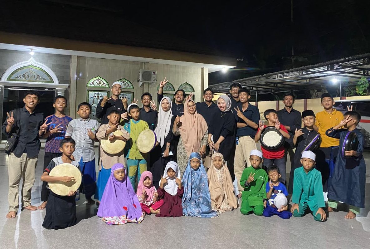 Penutupan Program “Kompangan Goes To Masjid” Devisi Kompangan Sanggar Gentara Prodi PGMI UIN Jambi Berjalan Lancar