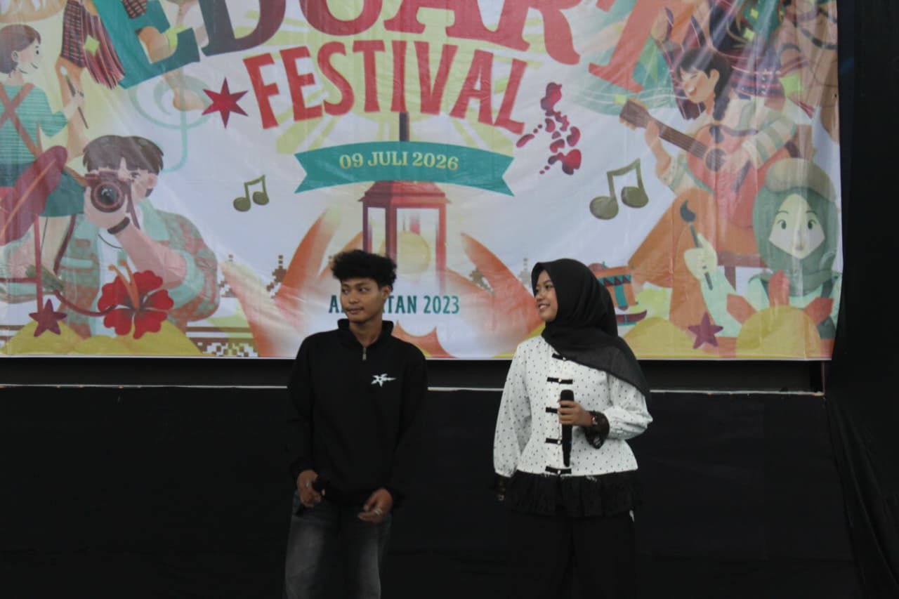Divisi Musik Sanggar Gentara PGMI Buka EduArt Festival dengan Penampilan Duet yang Memukau
